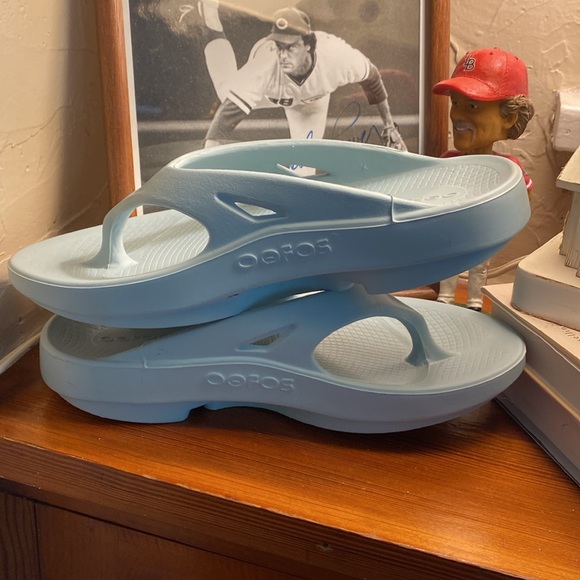 NEW Blue OOFOS Flip Flops. Great support, comfort and STYLE.  Size 7 US. 38 Eu. - Picture 2 of 8
